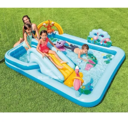 Piscina Playground com escorregador 