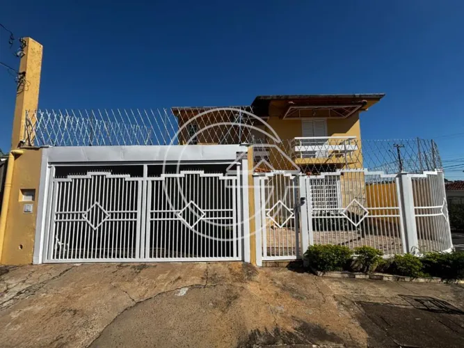VENDE-SE Residência NO CRISTO REI - MARÍLIA/SP