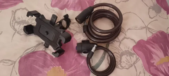 Cadeado e suporte de celular