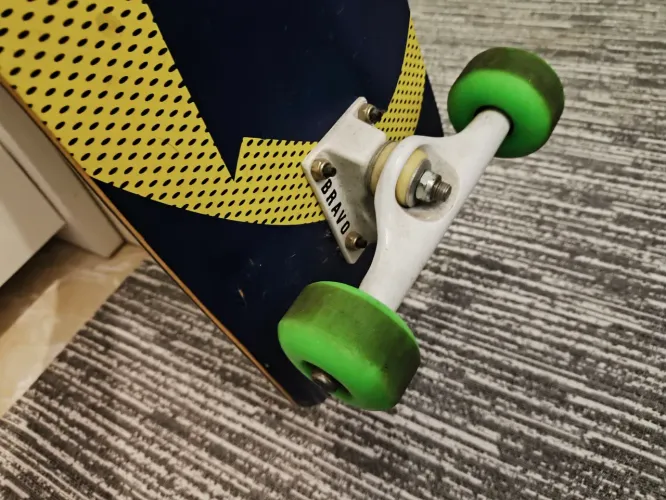 Skate completo Drop Dead + trucks Bravo (pouco usado) - Semi novo