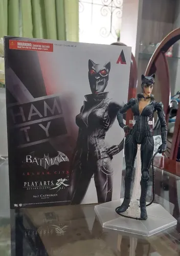 Action Figure Mulher-Gato Play Arts Kai Original - Com Caixa e Acessórios