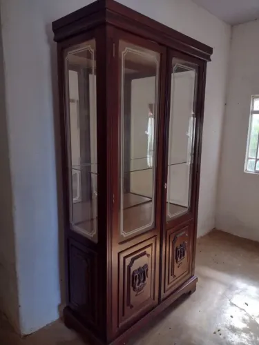 Cristaleira em sucupira maciça - antiga