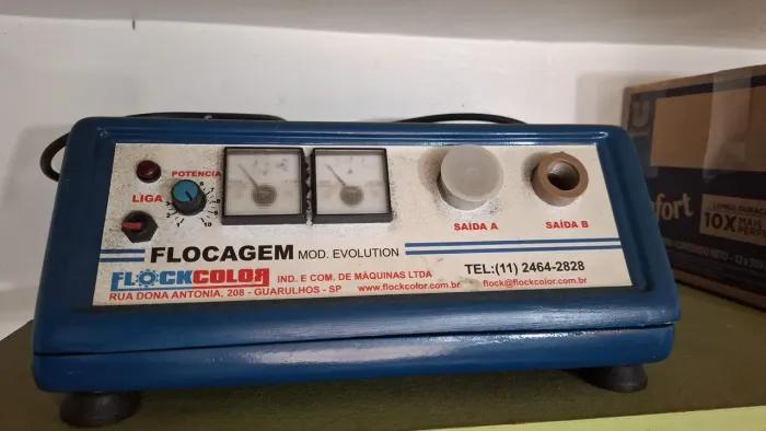 Máquina de flocagem