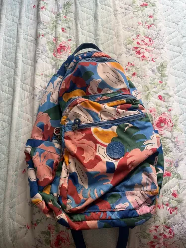 Mochila Kipling grande em perfeito estado.