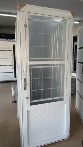 Porta Branca com Grade e Vidro  - 1 vidro a vista R$799,90