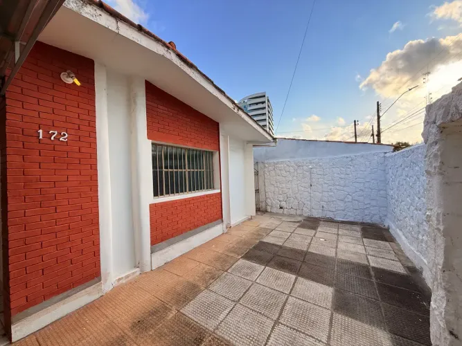 Casa a venda com 3/4 sendo 1 suíte, medindo 10 x 23 na Gruta de Lourdes