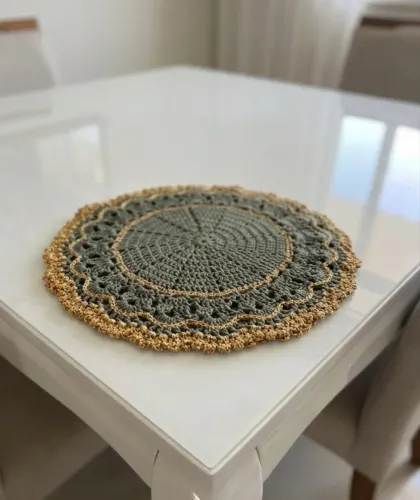 Suplat em crochê  180,00$  em 6x sem juros ou 150,00$ à vista 