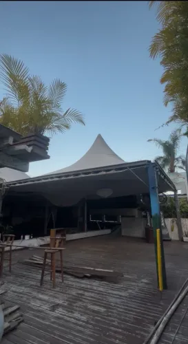 VENDO TENDA CHAPÉU DE BRUXA COM CALHAS