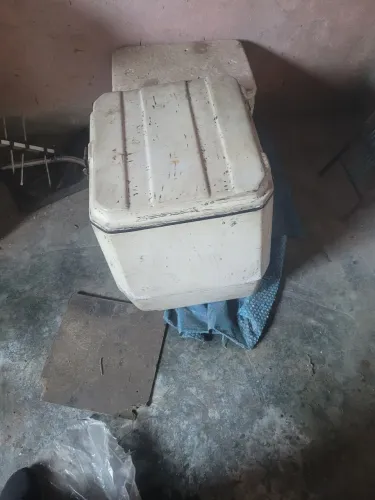 Bau de moto completo 120 litro com o suporte , 200 pra vender logo