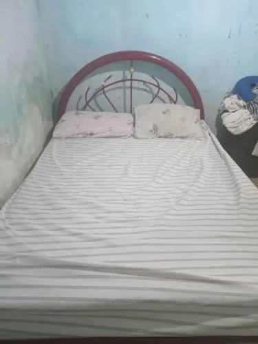 Vendo cama de casal em otimo estado de conservação.