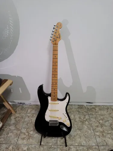 Guitarra Squier Stratocaster California Series Made in China - Pouco Uso