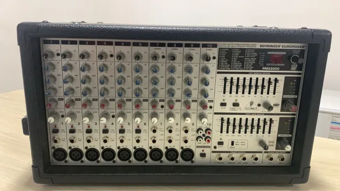 Cabeçote Behringer EuroPower PMX2000