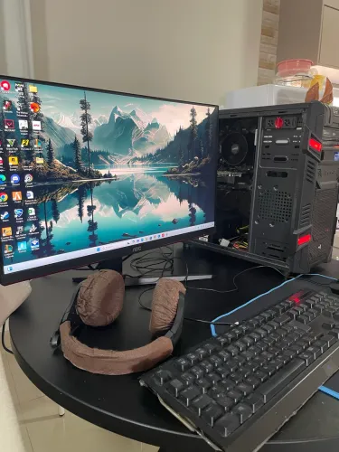 Vendo computador gamer funcionando perfeitamente com alto desempenho.