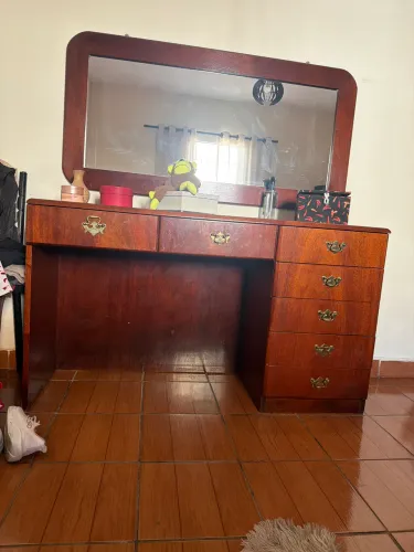 Penteadeira de maseira com espelho