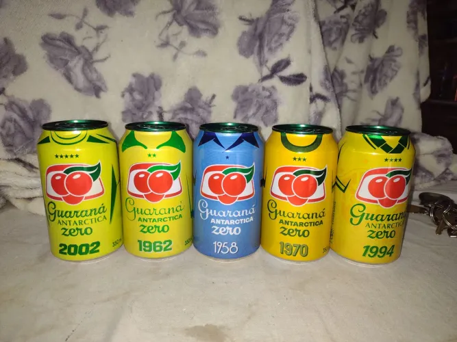Coleção de latas grarana antártica copa do mundo sub zero usada 