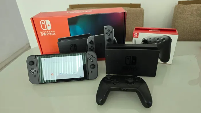 Nintendo Switch (ver2) + Pro Controller