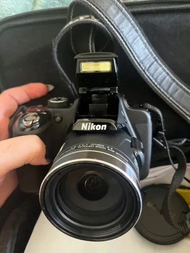 Câmera Nikon tela giratória digital coolpix P600 reformada, baterias novas e case