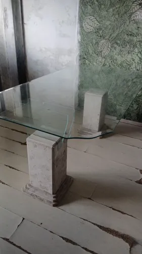 Mesa de vidro.