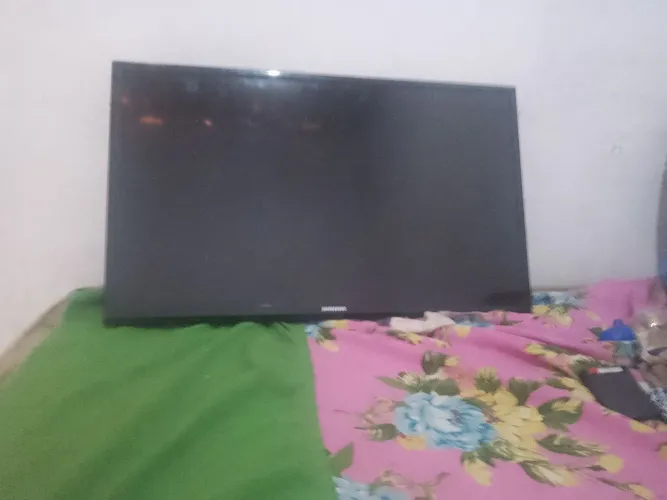 Vendo TV para retirada de peças