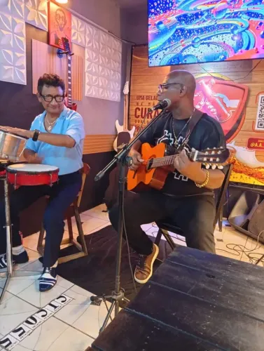 Vendo percusão aro 11 e 12 .e par de bongo couro sintetico