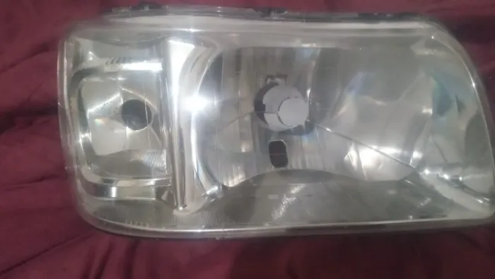 Vendo par de faróis originais para Fiat Uno modelos de 2009