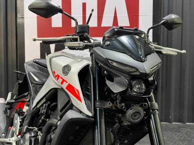 YAMAHA MT-03 