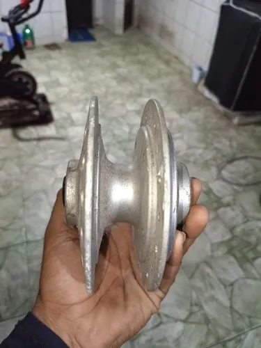 Bros, cubo dianteiro a disco e aro 17 original  ! 