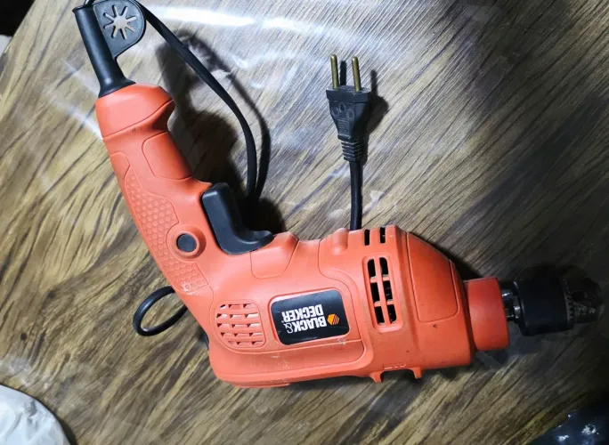 Furadeira Black & Decker 220w