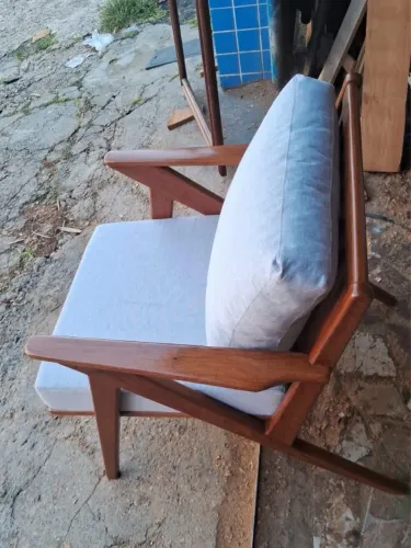 Vende-se DUAS poltronas sucupira vermelha