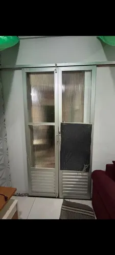 Porta de alumínio de correr