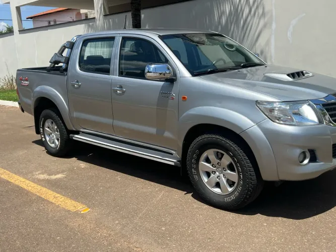 Toyota Hilux CD SR D4-d 4X4 3.0 TDI Dies Aut. 2015