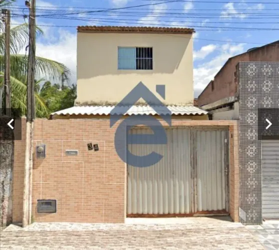 Vendo casa de 1° andar no Prado. Aceito carro do meu interesse, como parte do pagamento.