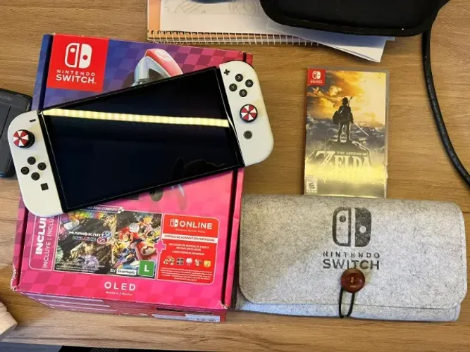 Nintendo Switch Oled + Zelda + case