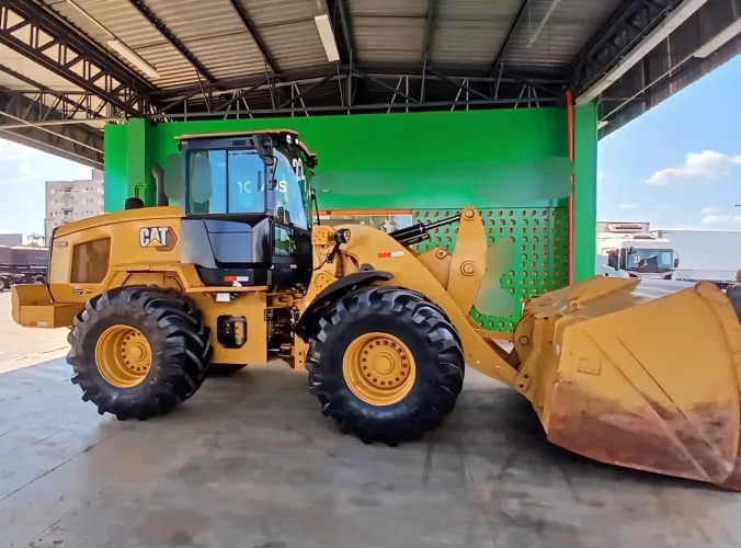 Pá Carregadeira Caterpillar 938K Sugarcane ano 2022 com 7.350 horas, pneus Michelin, em SP