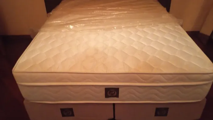 Cama box casal padrão Simmons top 
