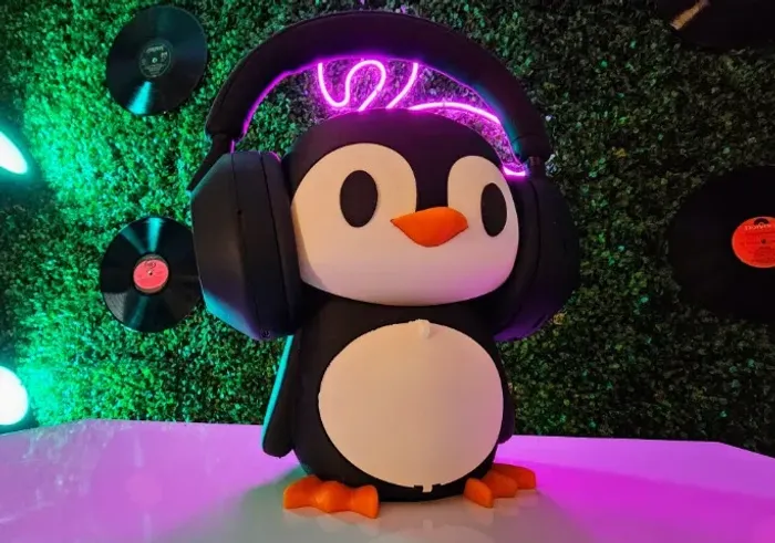 Suporte para Fones de Ouvido em Formato de Pinguim