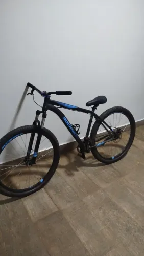 Bicicleta urbana em perfeito estado
