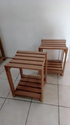 Mesa de cabeceira multiuso dois andares 