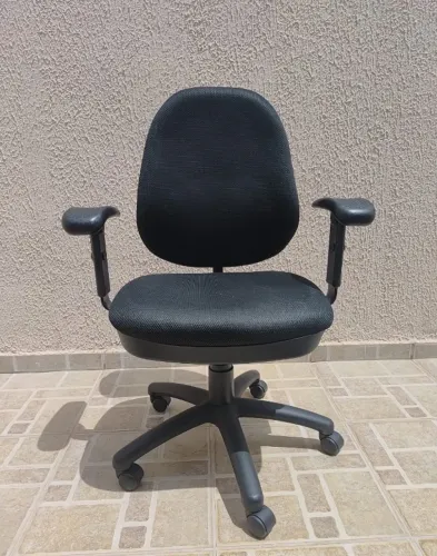 Cadeira ergonômica giratória ajustável