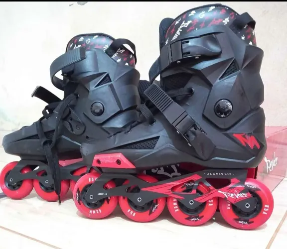 Patins revolt adulto