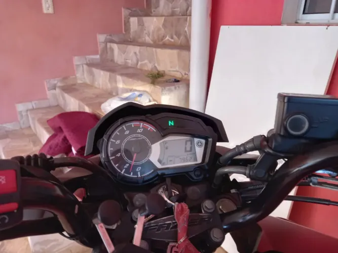 Fazer 150 Documentação em dia, cor vermelha fosca, bateria nova.