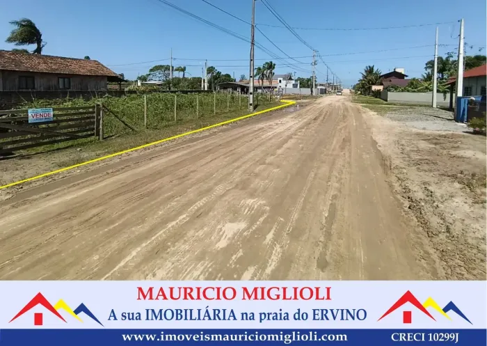 Lote limpo de esquina em avenida na Praia do Ervino