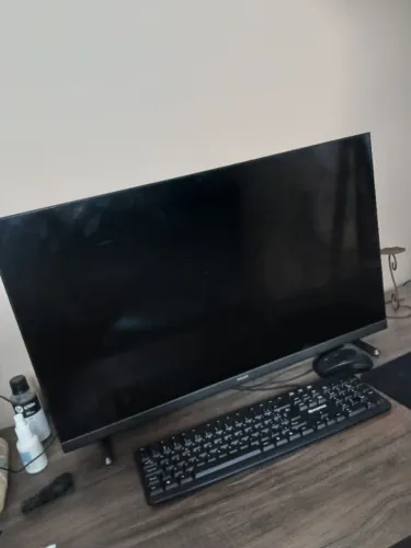 Smart tv full HD 40 polegadas usada apenas 2 vezes porque minha torre do pc queimou.