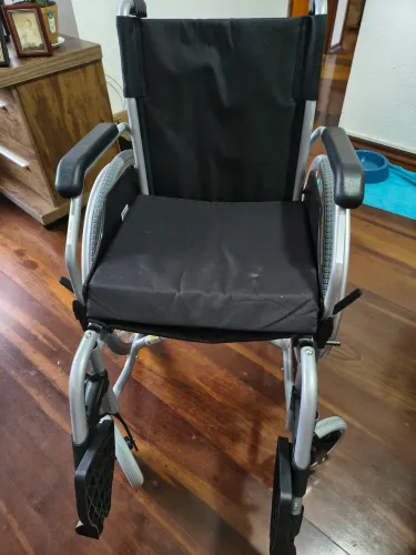 Cadeira de Rodas D600 Dellamed Alumínio - Semi-nova 15 dias de uso - Zerada<br>
