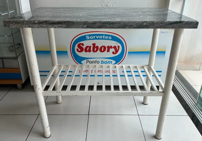 Mesa em granito