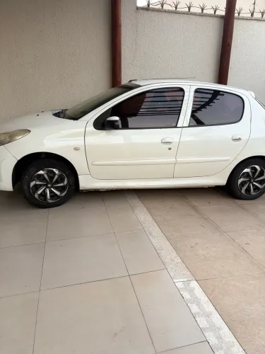 Peugeot 207 XR 1.4 Flex 8V 5P 2013