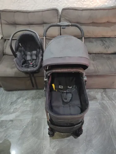 Carrinho de bebê e bebê conforto Galzerano