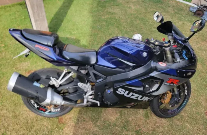 Vendo moto Suzuki