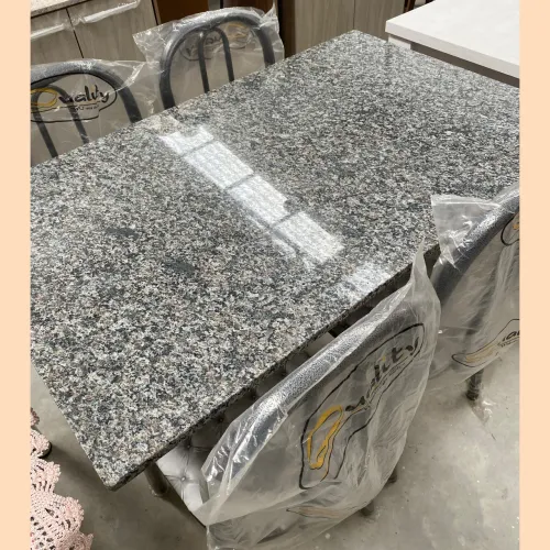 Mesa com 4 cadeiras - entrego