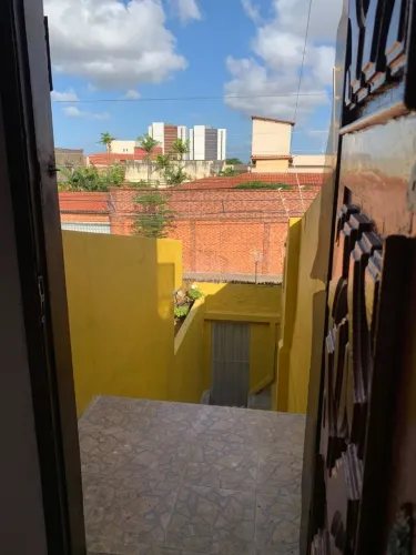 Alugo Apartamento no Montese,Muito Ventilado,Seguro,Sem Barulho. Prox. Açailândia Montese